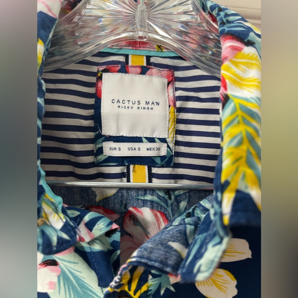 CACTUS MAN Ricky Singh Tropical Floral Button Up Shirt Size Small - Picture 5 of 8
